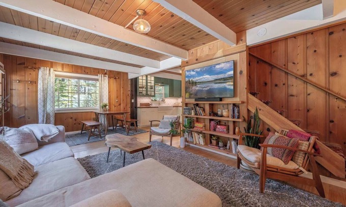 Kings Beach Cabin | Kings Beach Cottage | Pet-Friendly, Near Beach