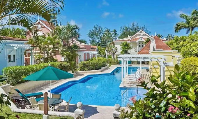 Little Battaleys House | Kings Beach Village is close to Mullins Beach and a fantastic location on the west coast