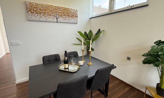 Dudenhofen Apartment | Kings & Queens - 2 bedrooms - whirlpool - garden - barbecue - parking lot