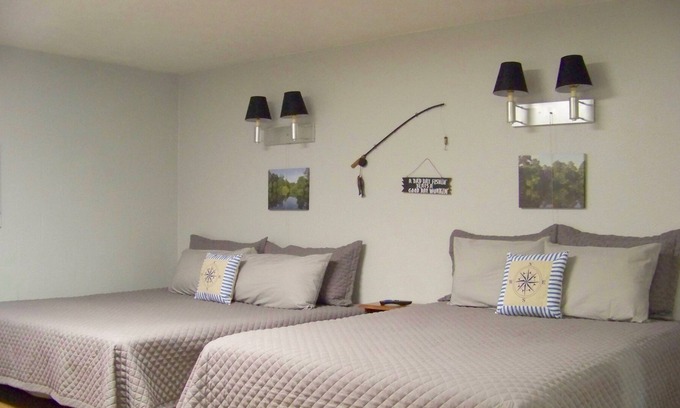 Broaddus House | Kingsley's Corner Room 2 - Kitchenette