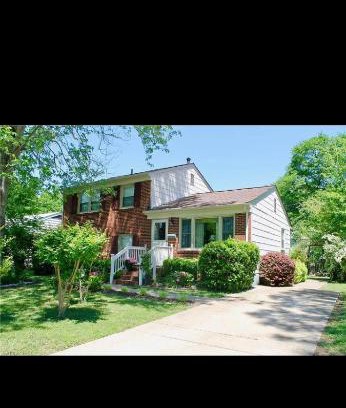 Hampton House | Kingston's Beaux (Bay) 1