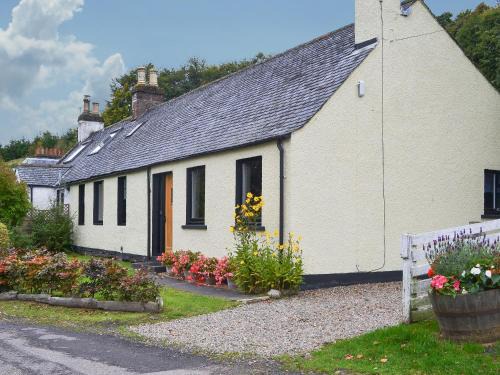 Strathpeffer House | Kinnettas Cottage