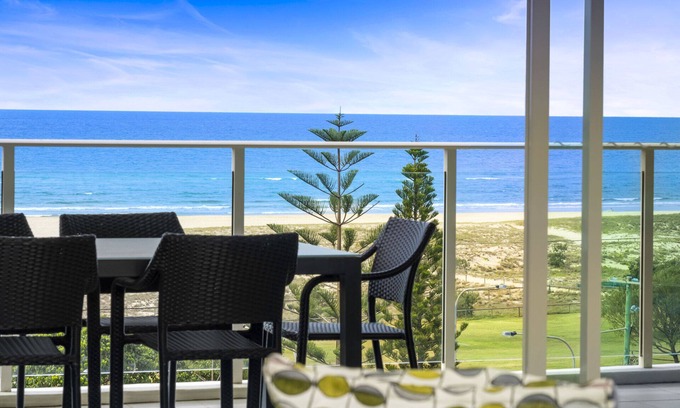 Coolangatta Apartment | Kirra Beach 506 Pure Ocean Views