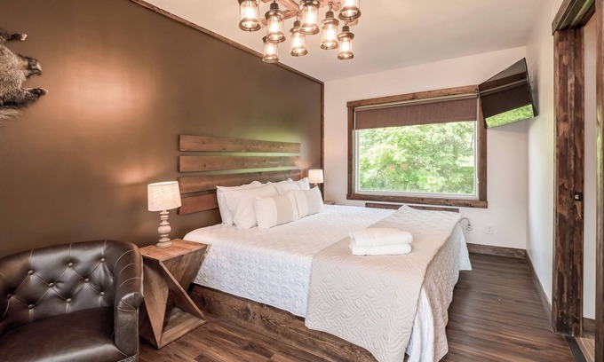 Prescott Apartment | Kitchen & Cozy Living | Free Parking