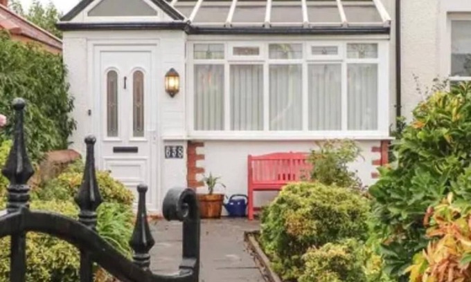 Blackpool House | Kitty Cottage - 3 Bedroom - Warm and Welcoming - Sleeps 5 - Blackpool