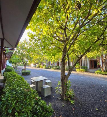 Khanom Resort | Klang Aow Seafood & Resort