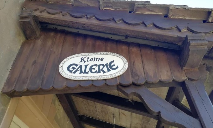 Steinhoefel Apartment | Kleine Galerie Apartment für 3 mit Küche Kamin Netflix Parken und Hofladen