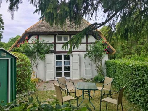 Nardevitz House | Kleine reetgedeckte Doppelhaushälfte in idyllischer Lage