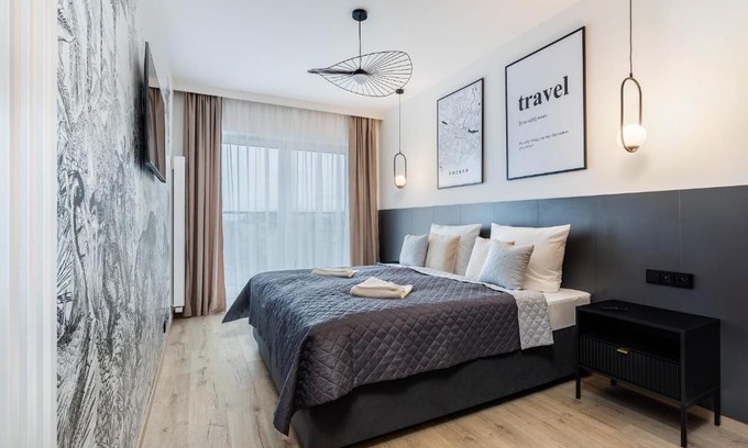 Jezyce Apartment | Klimatyzowany Apartament Very Berry z Parkingiem w Poznaniu by Noclegi Renters