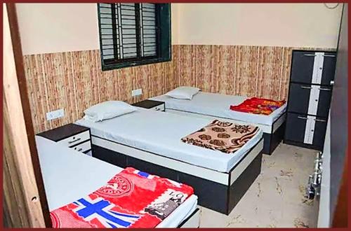 Kolkata Hotel | ! KOLKATA Dev Guest House #Howrah Kolkata Near Railway Station - Free Wifi - Fully Air Conditioned - Good and Spacious Room - Excellent Service Recommended Hotel