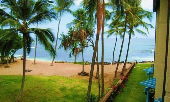 Historic Kailua Village Condo | Kona Reef Condo on Beach with Ocean View, Wifi, King bed & Elevator