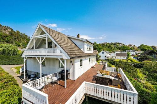 Fevik House | Koselig hus rett ved stranda,nydelig & ferierende!