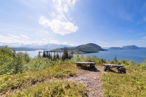 Meloy House | Koselig og usjenert hytte med fantastisk utsikt og solforhold