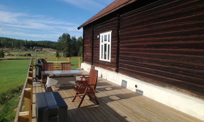 Modum House | Koselig Verneverdig hus fra 1803 i de Norske Skogene, Kjæledyr Etter Avtale