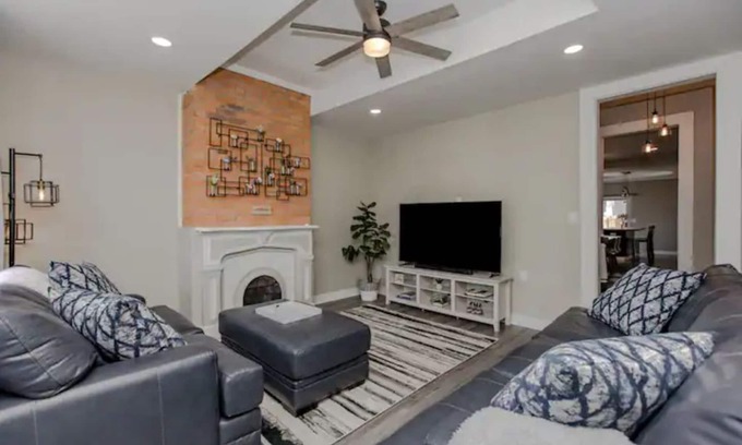 Latonia House | Kozy Korners: Homey, Walkable, 1 mile to DT Cincy!
