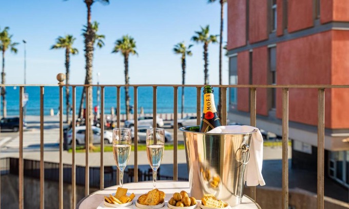 Barceloneta Apartment | Kronos on the Beach suite 1