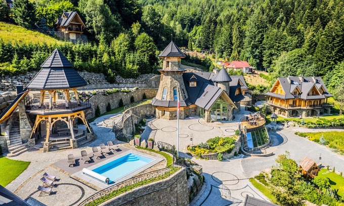 Szczyrk Hotel | KRUPÓWKA MOUNTAIN RESORT - Widokowy hotel z basenami i wellness