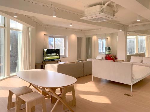 Seongnae-dong Apartment | KSPO, Lotte Tower,Olympic park, Oversized studio