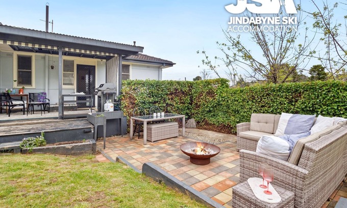 Jindabyne House | Kumquat Cottage pet friendly home with spacious backyard.