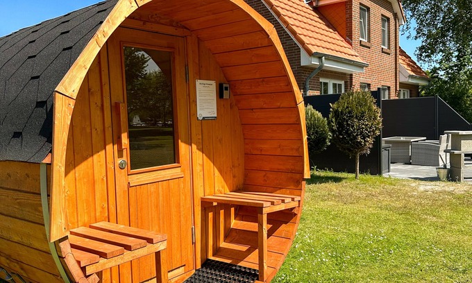 Tannenhausen House | Lüttje Huck Ferienwohnung 4 - mit Sauna & Seeblick