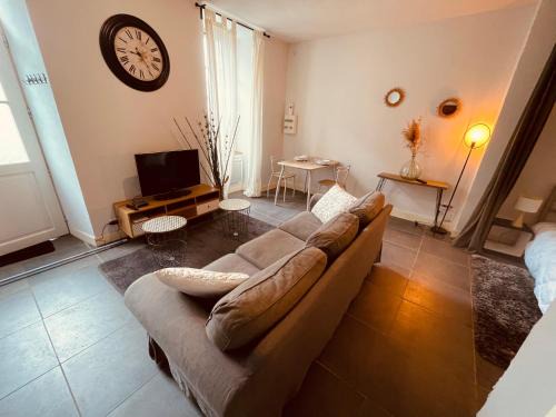 Aubusson Apartment | L'Albuconis 1 Grand Studio