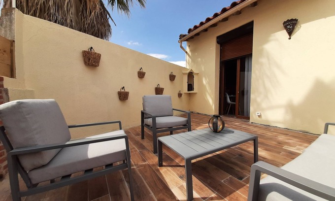 Elne Apartment | L'aloé - Superbe Appartement Avec Grande Terrasse