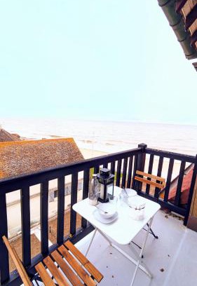 Blonville-sur-Mer Apartment | L'Echandon, Superbe F2 vue mer accès plage immédiat