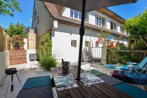 Creully Apartment | L'Escapade de Creully - Appt 2p avec grande terrasse