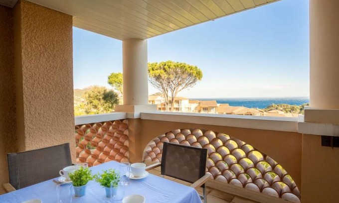 Le Dramont Apartment | L'Esquinade (G4 125) by Interhome