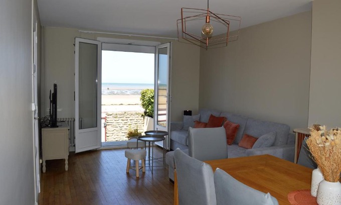 Courseulles-sur-Mer House | L'Estran - maison sur la digue avec vue mer