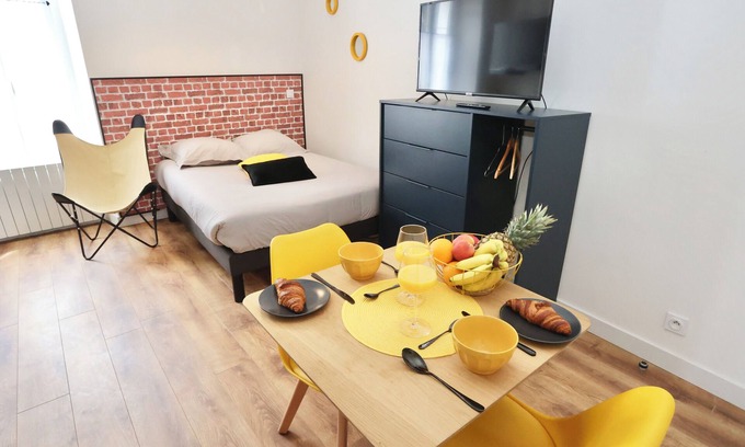 Pontivy Apartment | L'Ocre - Wifi - 400m centre Pontivy
