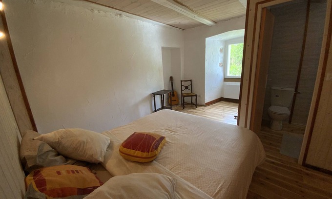 Saint-Georges-de-Levejac Bed & Breakfast | L'Oustaliere, DALIDA room, spa and sauna access