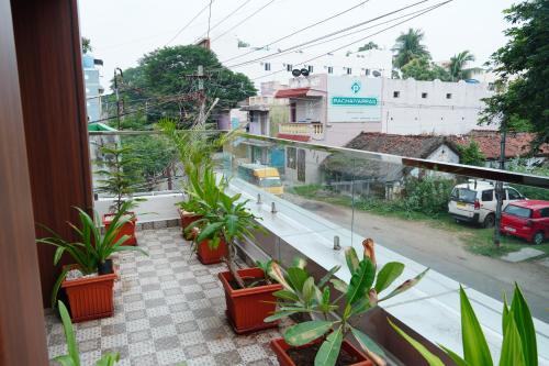 Kanchipuram Hotel | L. R RESIDENCY