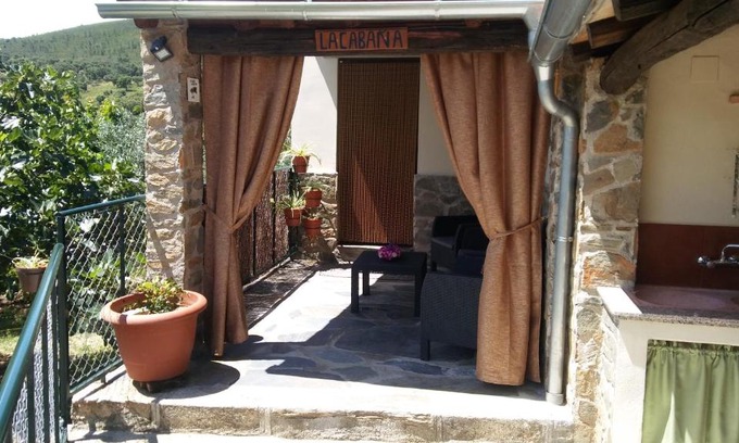 La Acena de la Borrega Hotel | La Cabaña Romantica de Llano