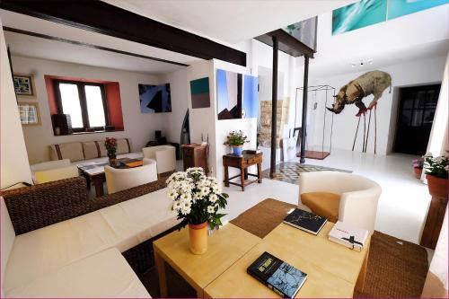 Almodovar del Rio House | La Casa de la Luz. ArtistHome