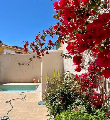 Durcal House | La Casa De Los Gatetes