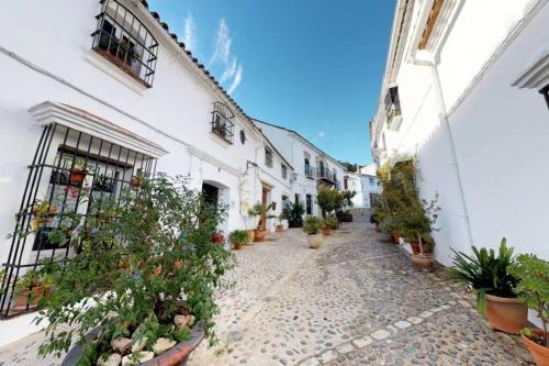 Jimena de la Frontera House | La casa del piano - Beautiful 18th century house with courtyard & pool