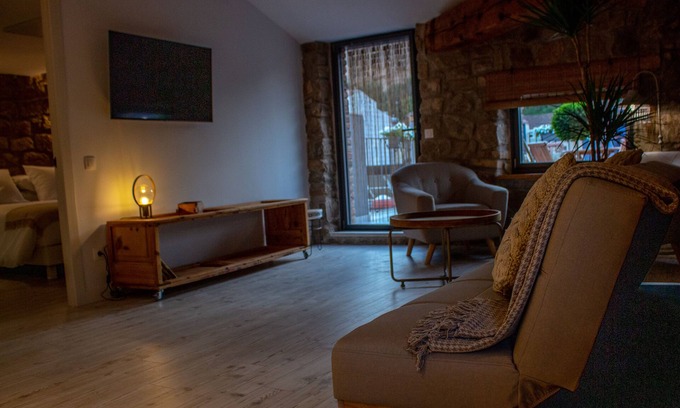 Balaguer Apartment | La Casa Del Miracle. 1 bedroom penthouse.