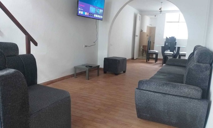 Popayan Cottage | La casa está ubicada cerca al centro, parqueadero gratis para vehículo mediano.