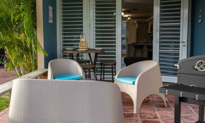 Palmas Villa | La Casita. Charming Family Villa just steps from the beach. Full/AC and Wifi.