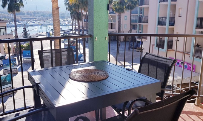 Plage d'Argeles Apartment | La Cellie overlooking the port, 50m from the beach