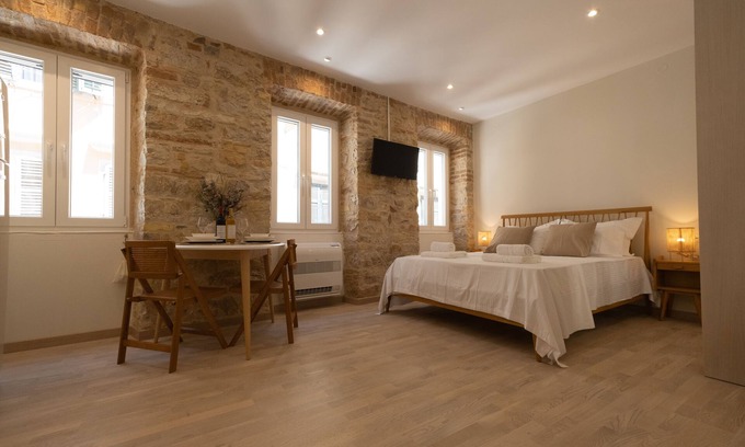 Old Town Apartment | La Corda - newly renovated apartment in Corfu town