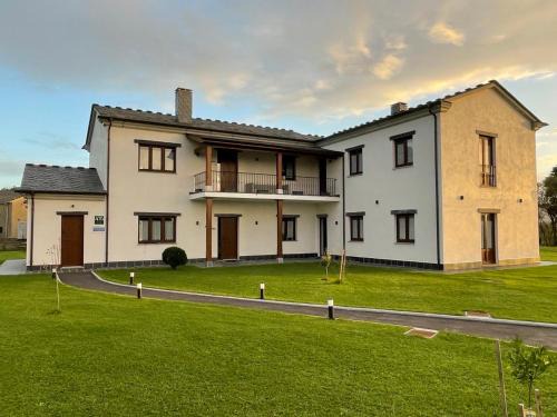 Campos y Salave Apartment | La Curtía del Neto