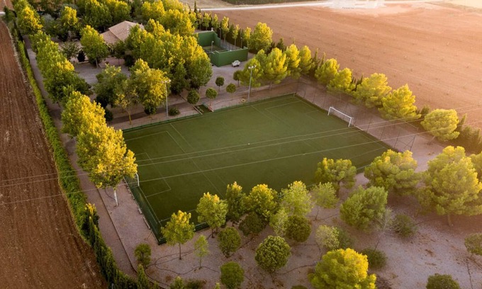 Mota del Cuervo House | La Finca de Tomás - Fútbol 7 & Pádel