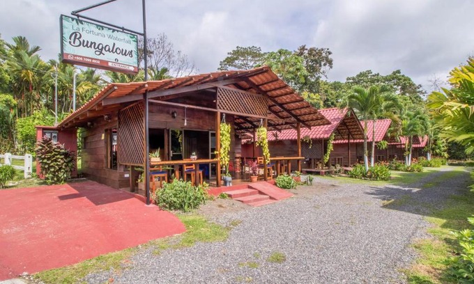 La Fortuna Ski Chalet | La Fortuna Waterfall Bungalows