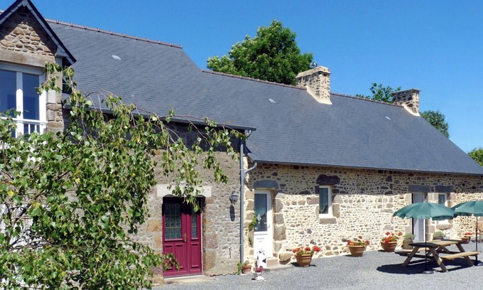 Saint-Thomas-de-Courceriers House | La Goupillère, farmhouse and extensive grounds in a tranquil country setting