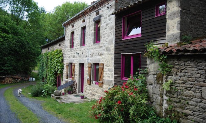 Saint-Jean-des-Ollieres Bed & Breakfast | LA FREIRESSA