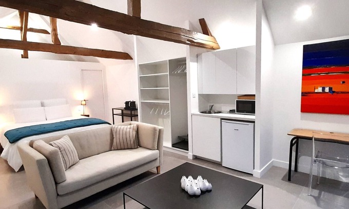 Saint-Sauveur-de-Flee House | La Grange - Guest house in Anjou Bleu