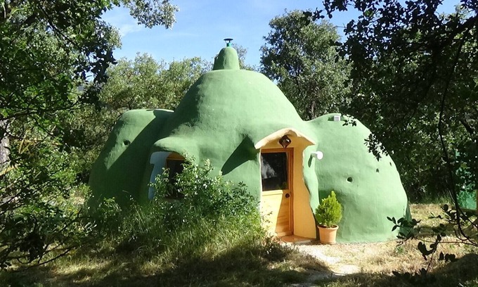 Zafarraya House | La Igloo in oak woodland with pool