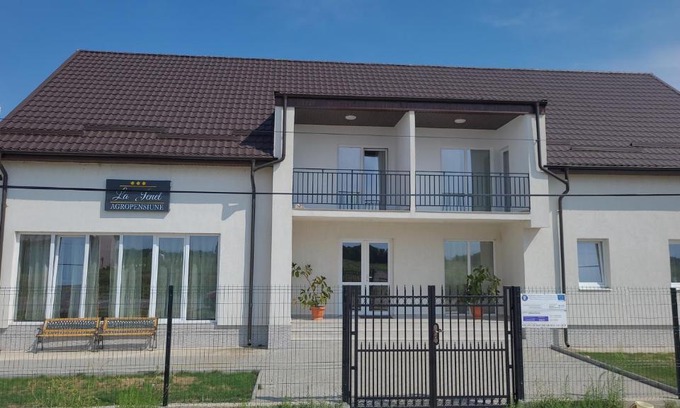 Ciupercenii Noi House | La Jenel